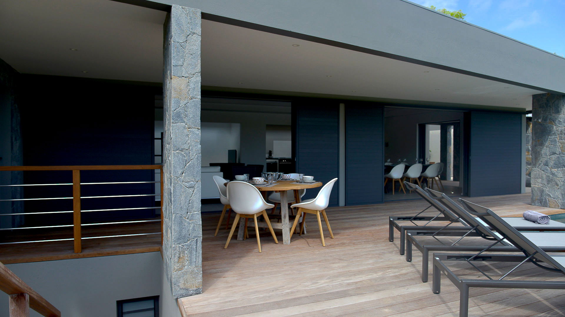 KITCHEN & DINING AREA