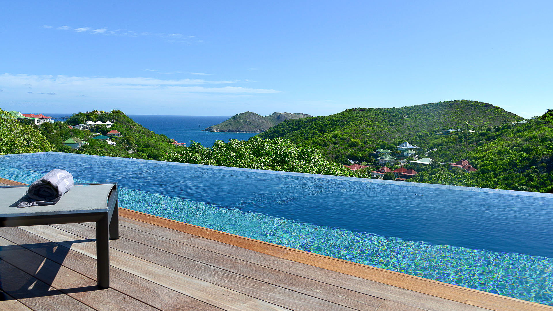 POOL & TERRACE