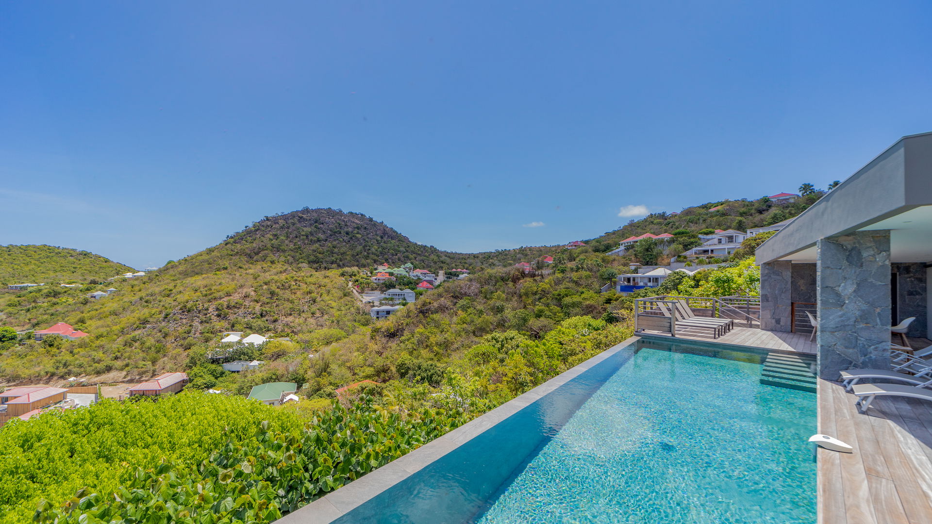 POOL & TERRACE