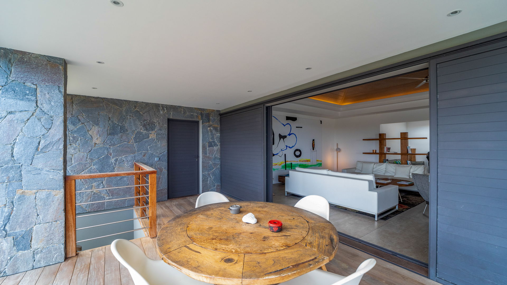 POOL & TERRACE
