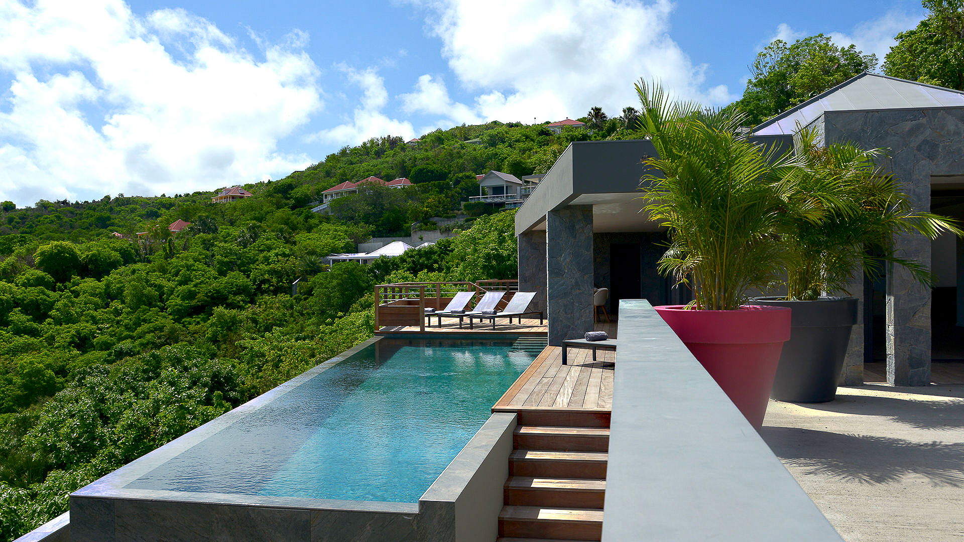 POOL & TERRACE