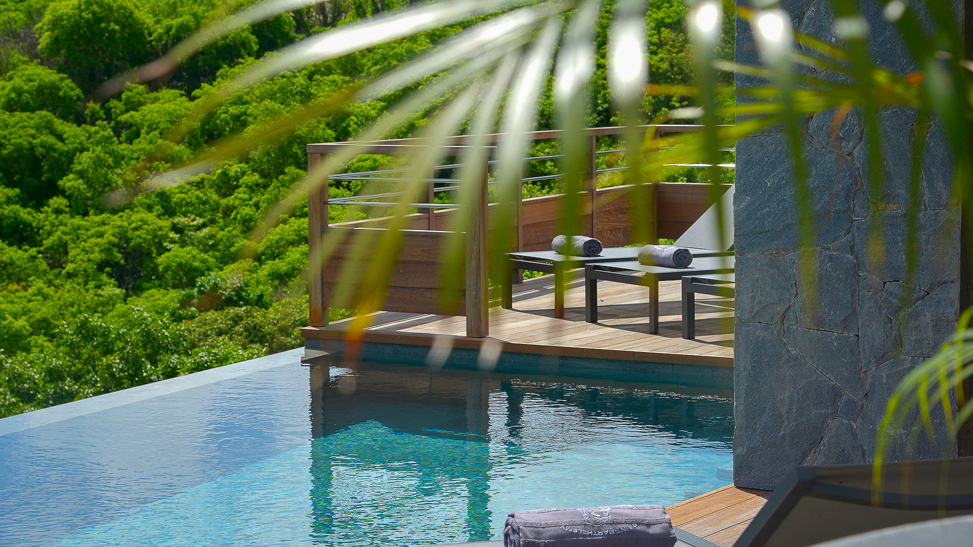 POOL & TERRACE