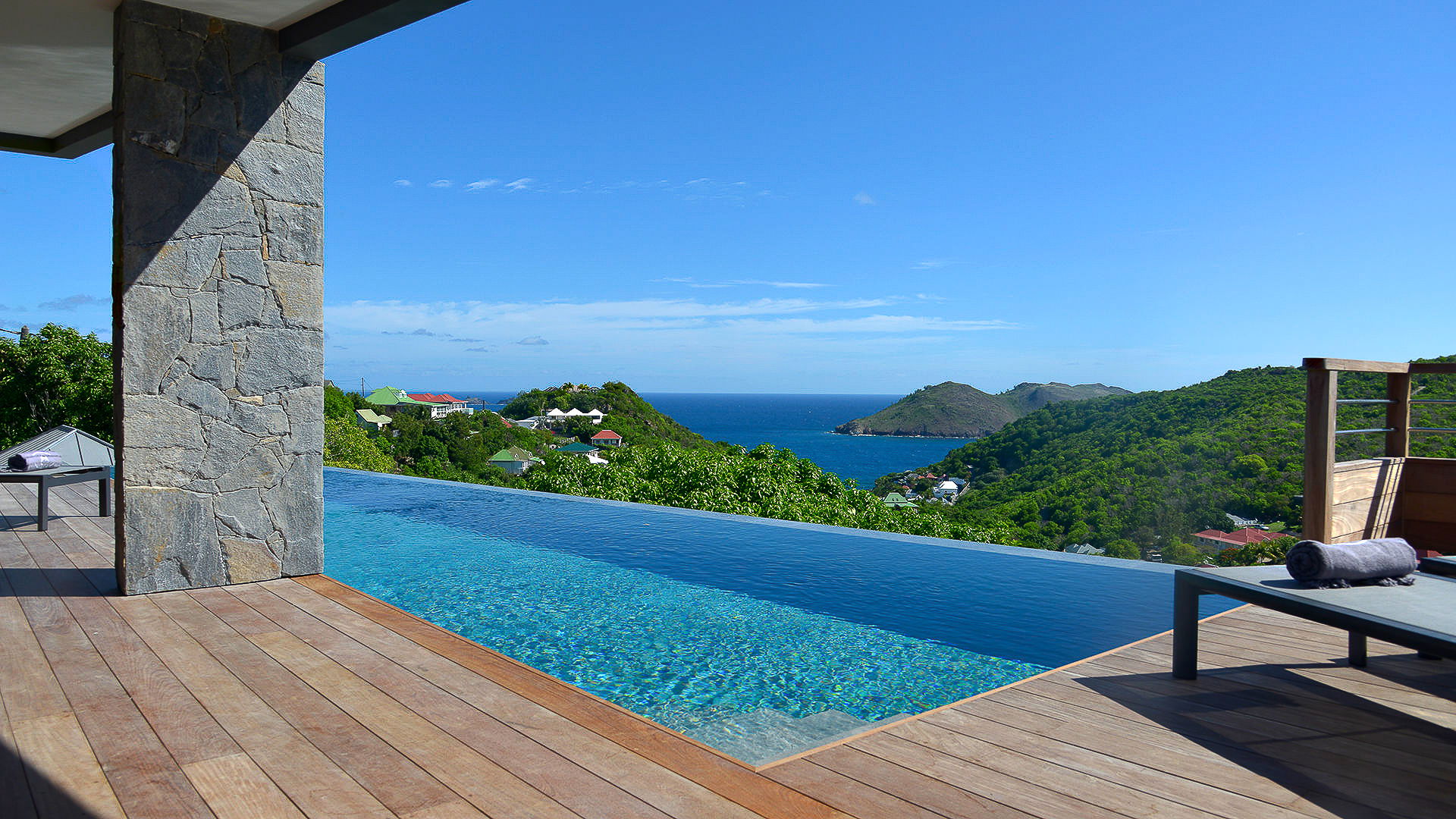 POOL & TERRACE
