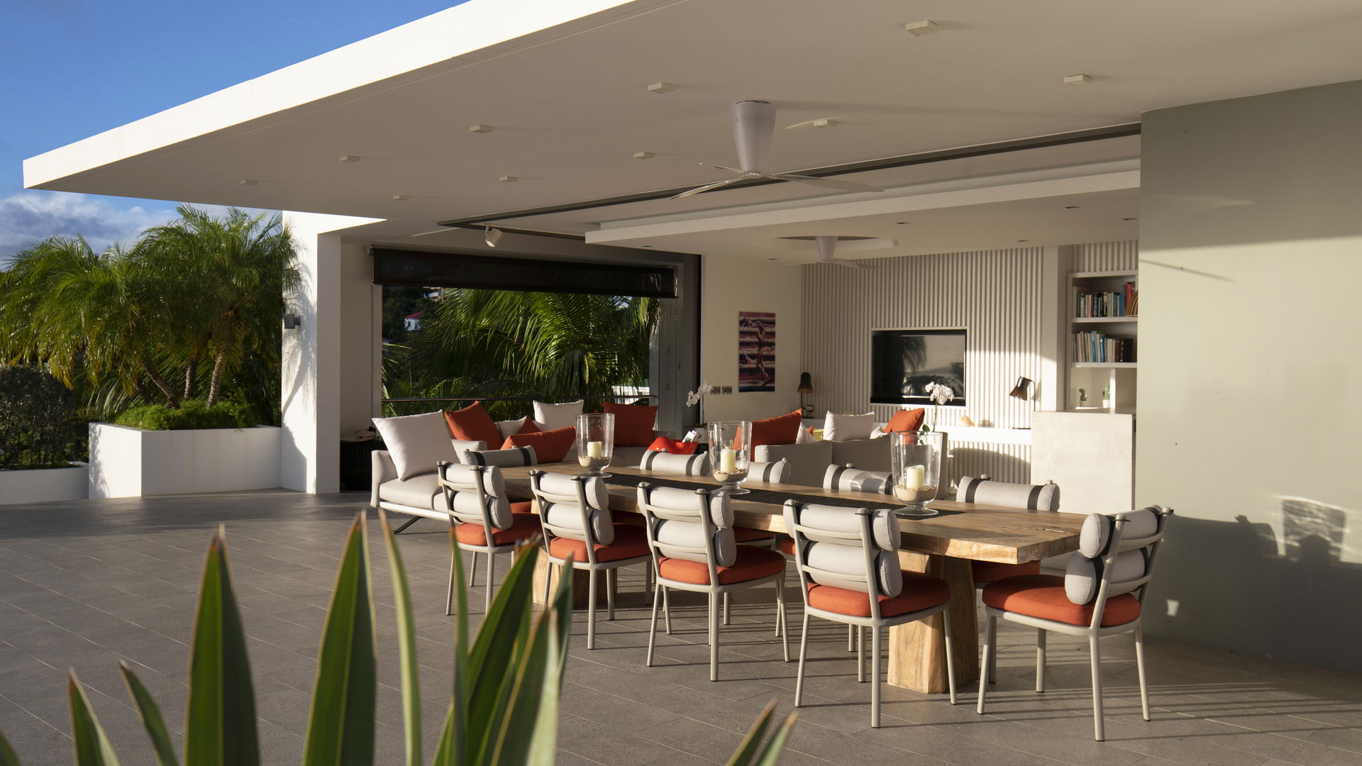 KITCHEN & DINING AREA