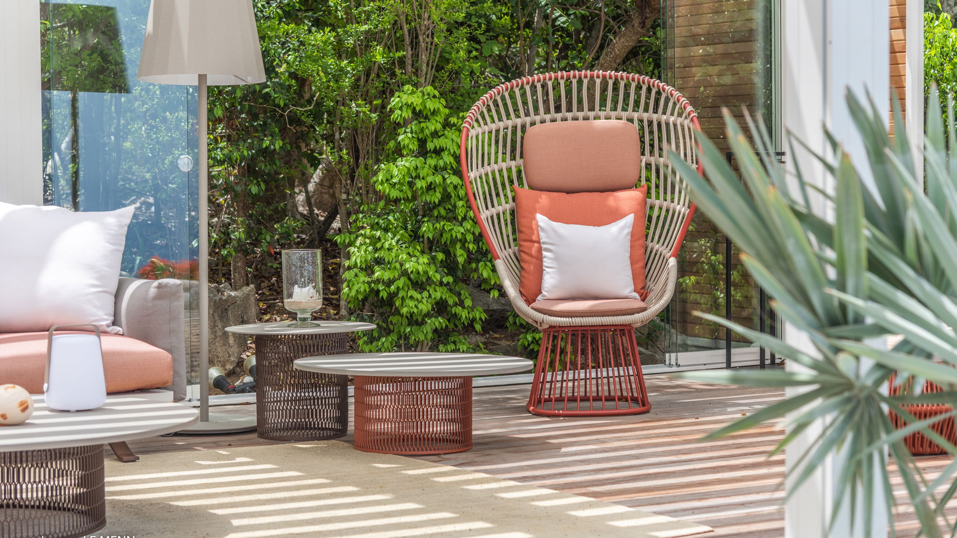 OUTDOOR LOUNGE AREA