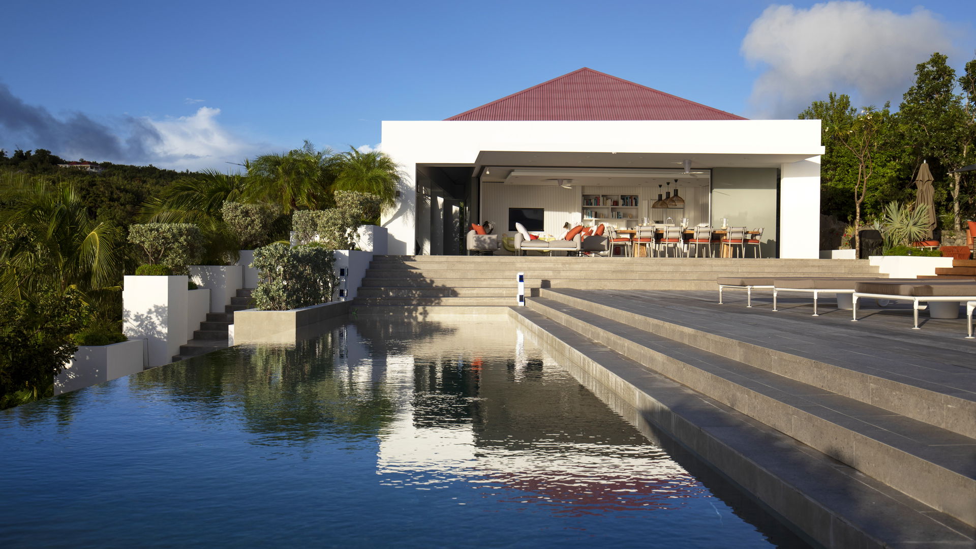 POOL & TERRACE