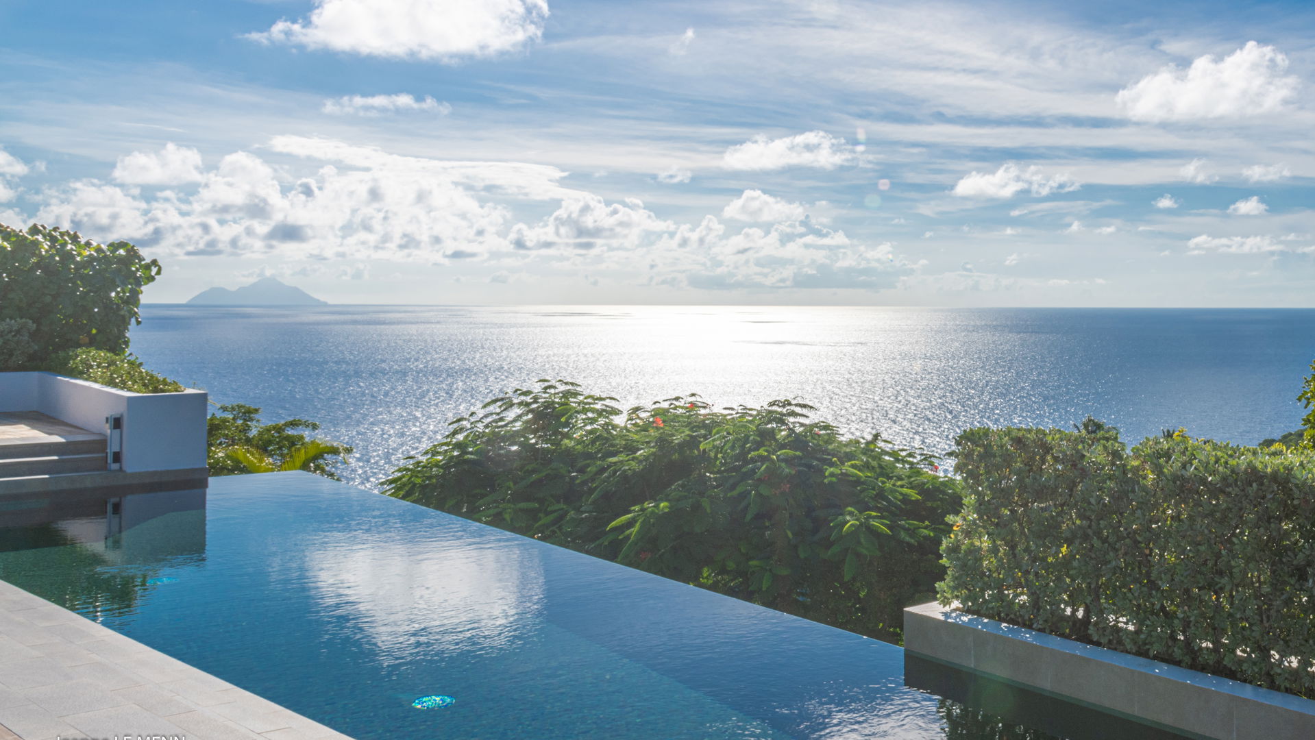 POOL & TERRACE