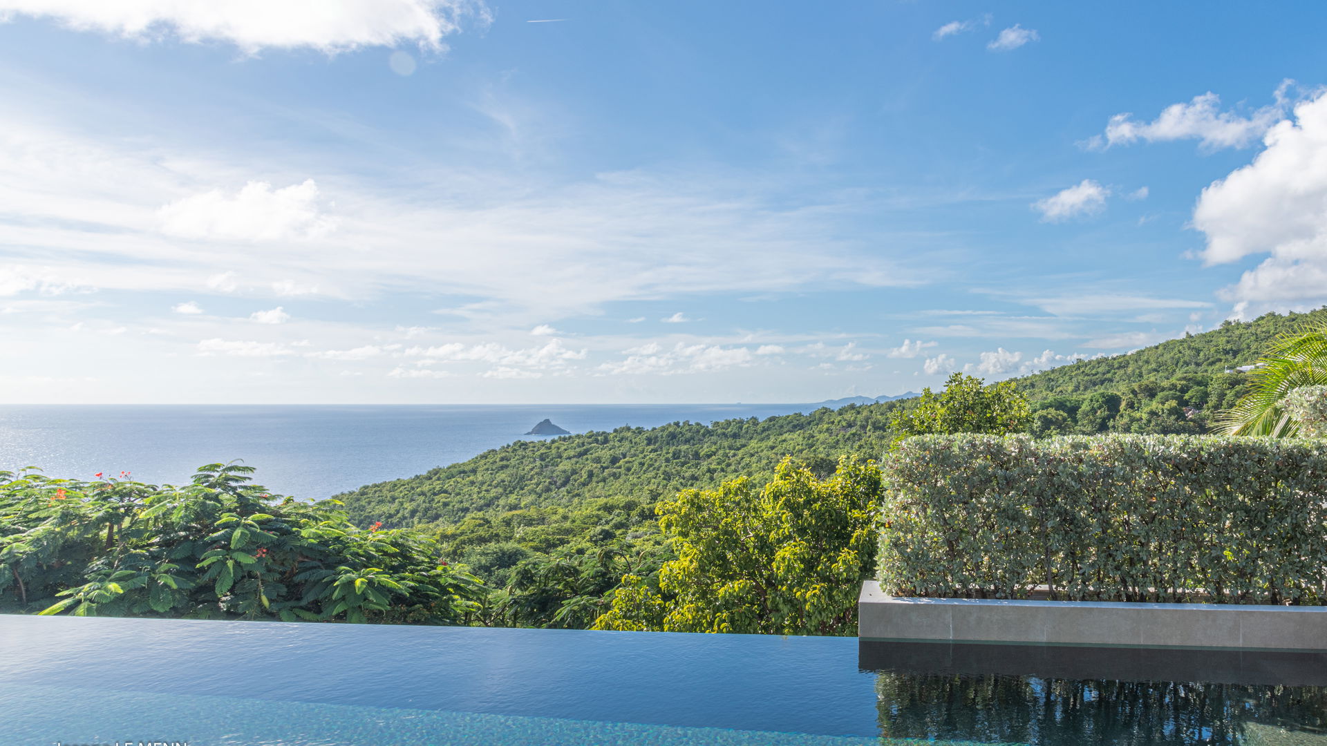 POOL & TERRACE