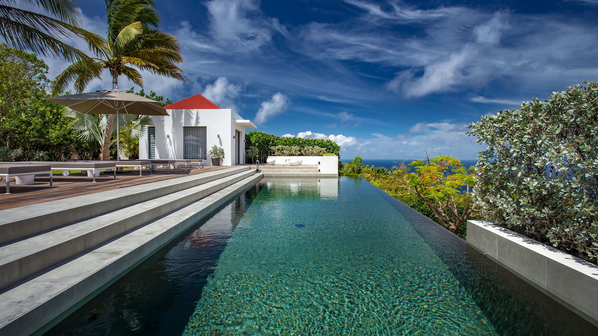 POOL & TERRACE