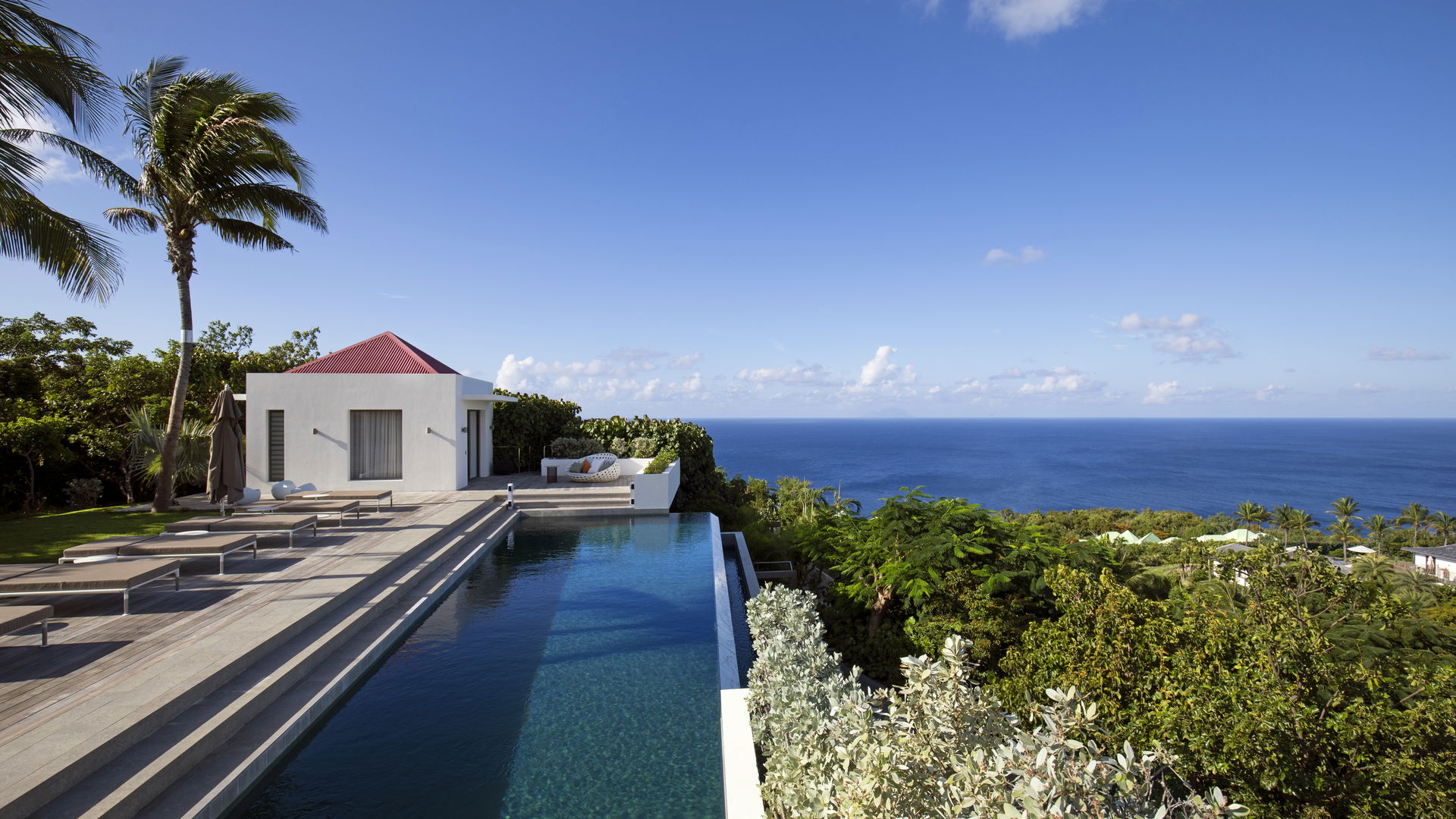POOL & TERRACE