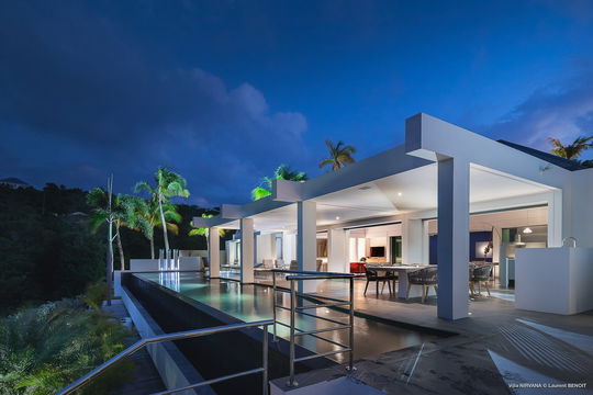 VILLA NIRVANA BY NIGHT 1