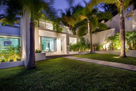 VILLA NIRVANA BY NIGHT 10