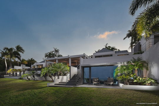 VILLA NIRVANA BY NIGHT 3