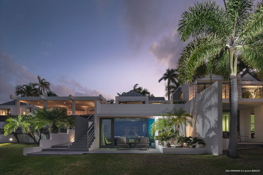 VILLA NIRVANA BY NIGHT 4