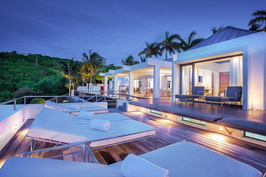 VILLA NIRVANA BY NIGHT 5
