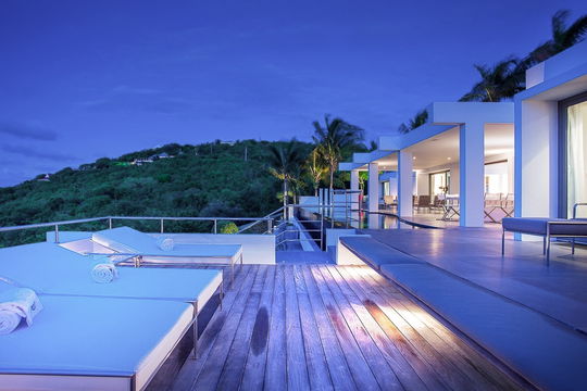 VILLA NIRVANA BY NIGHT 7