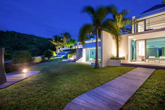 VILLA NIRVANA BY NIGHT 8