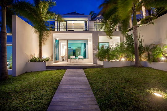 VILLA NIRVANA BY NIGHT 9