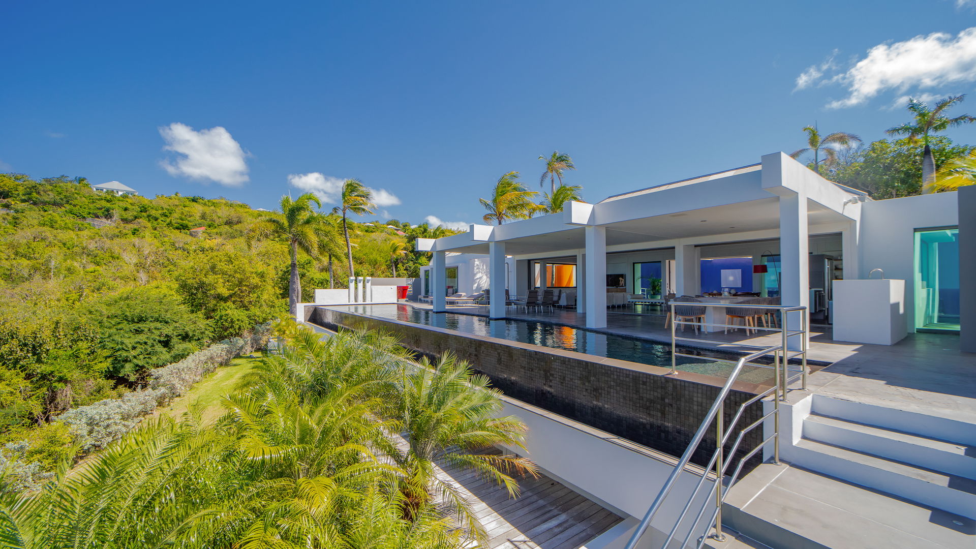 POOL & TERRACE
