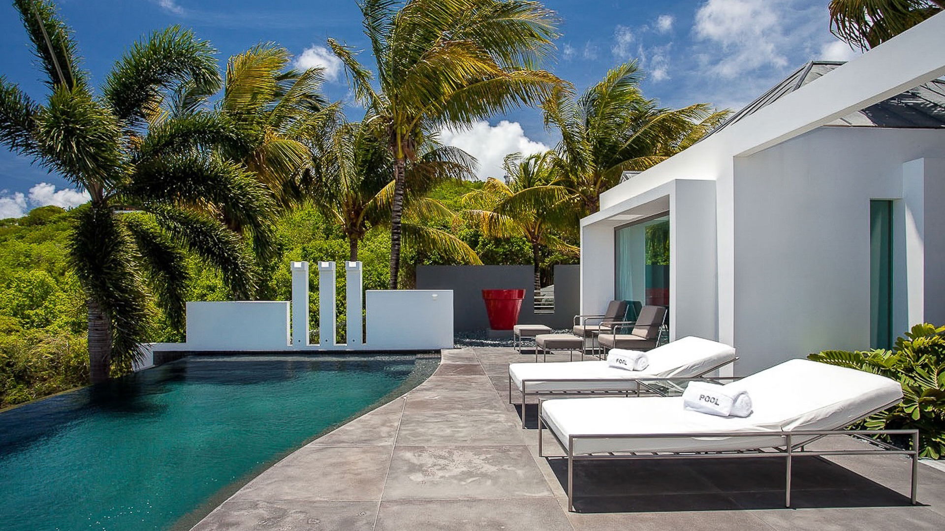 POOL & TERRACE