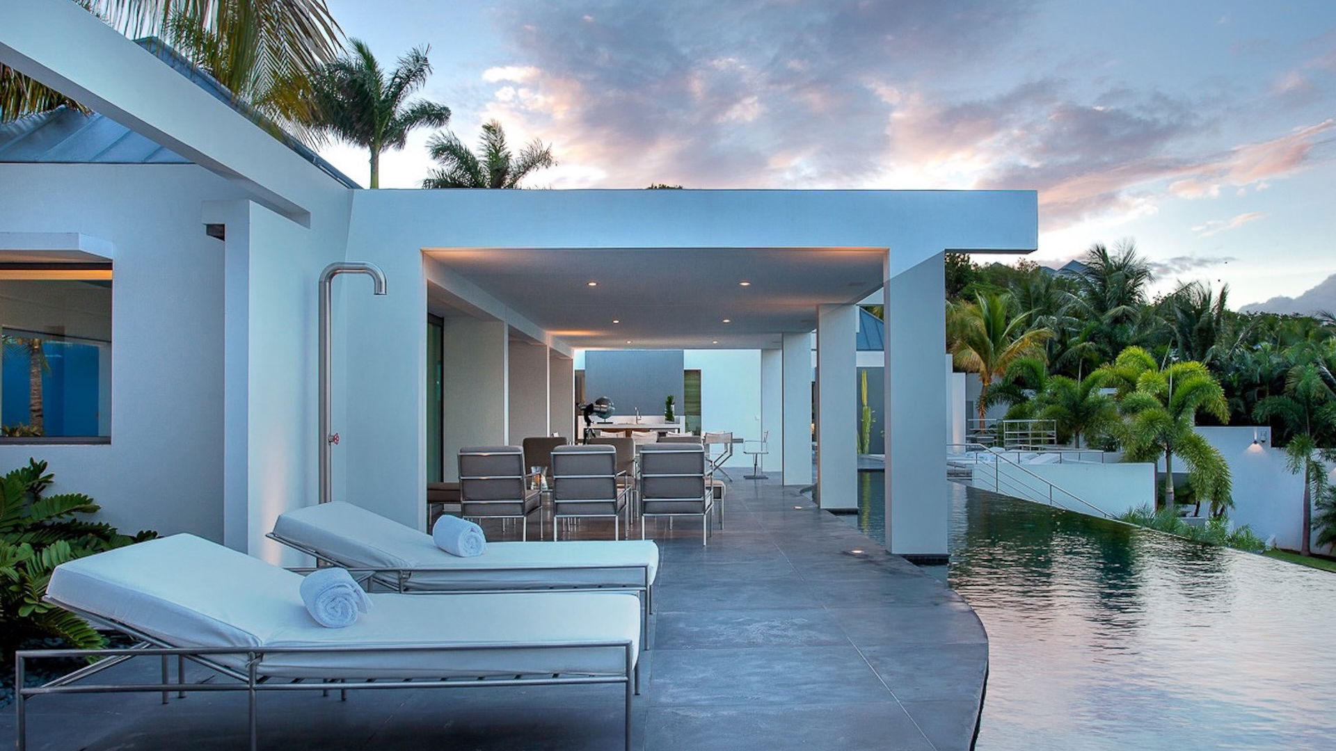 POOL & TERRACE