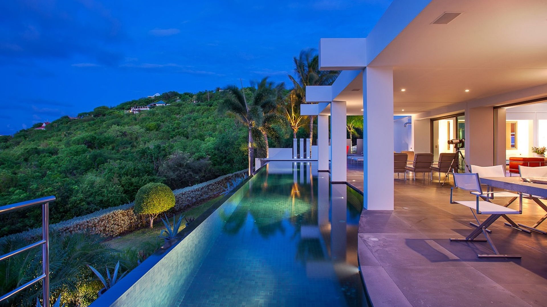 POOL & TERRACE