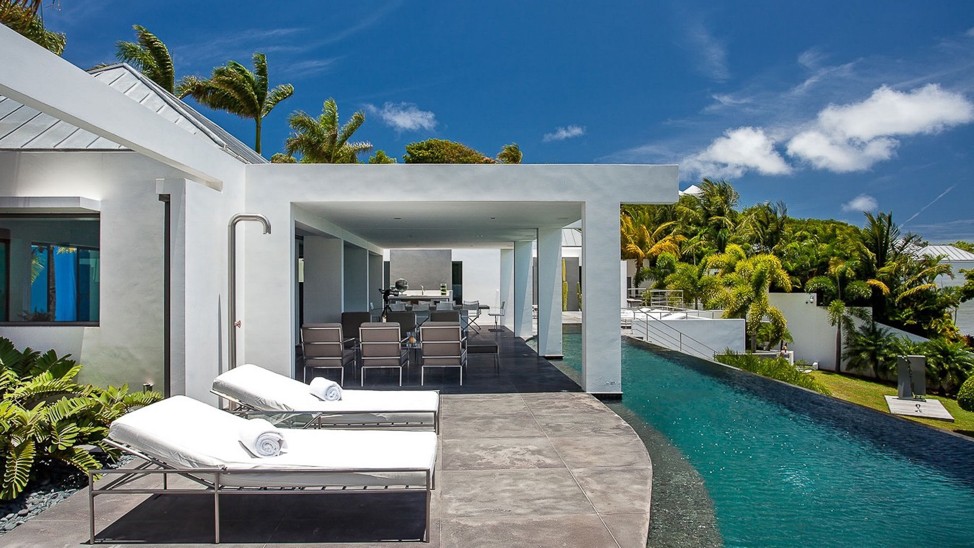POOL & TERRACE