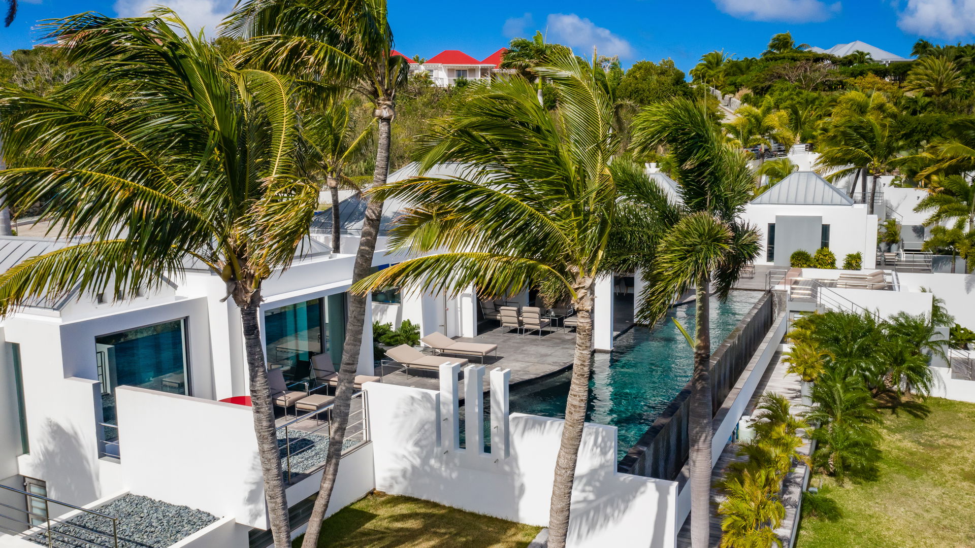 POOL & TERRACE