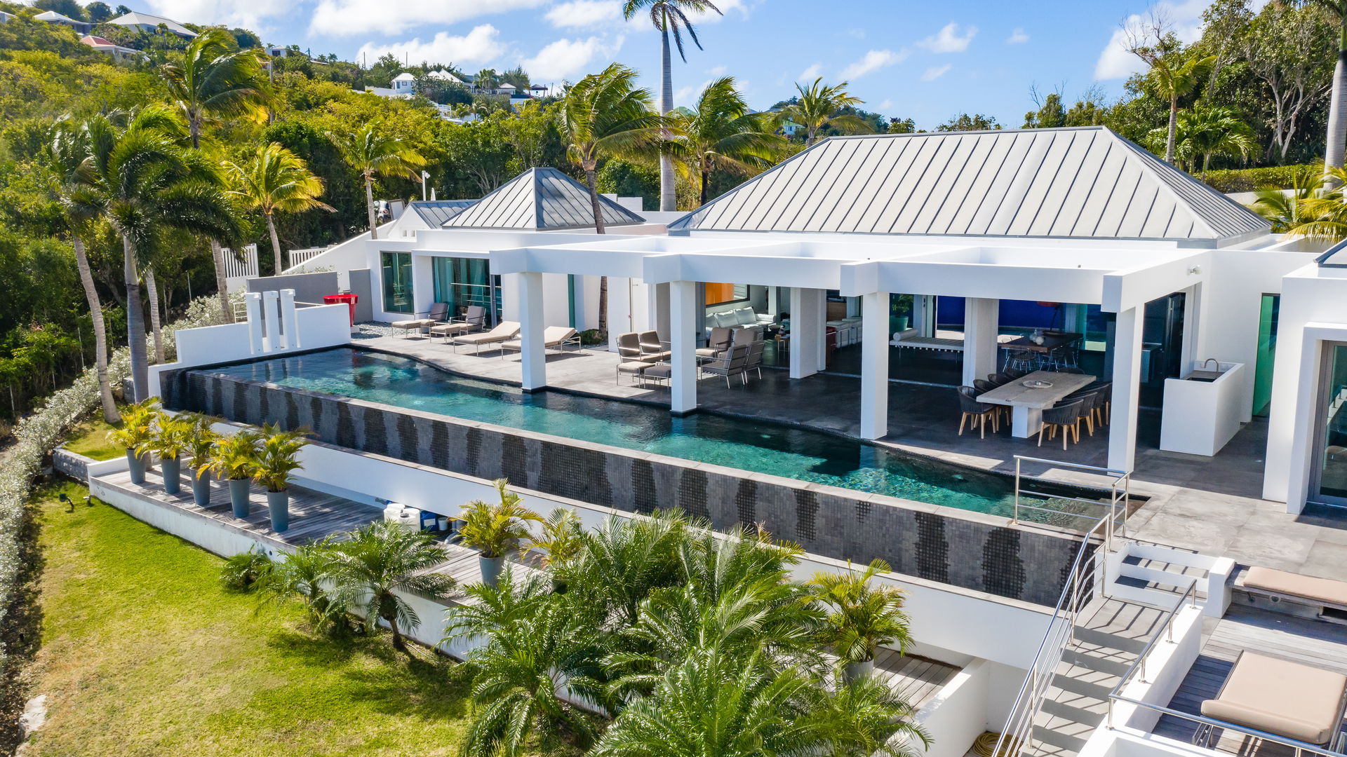 POOL & TERRACE
