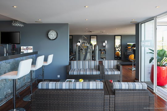 VILLA PANAMA BAR & FITNESS ROOM 2