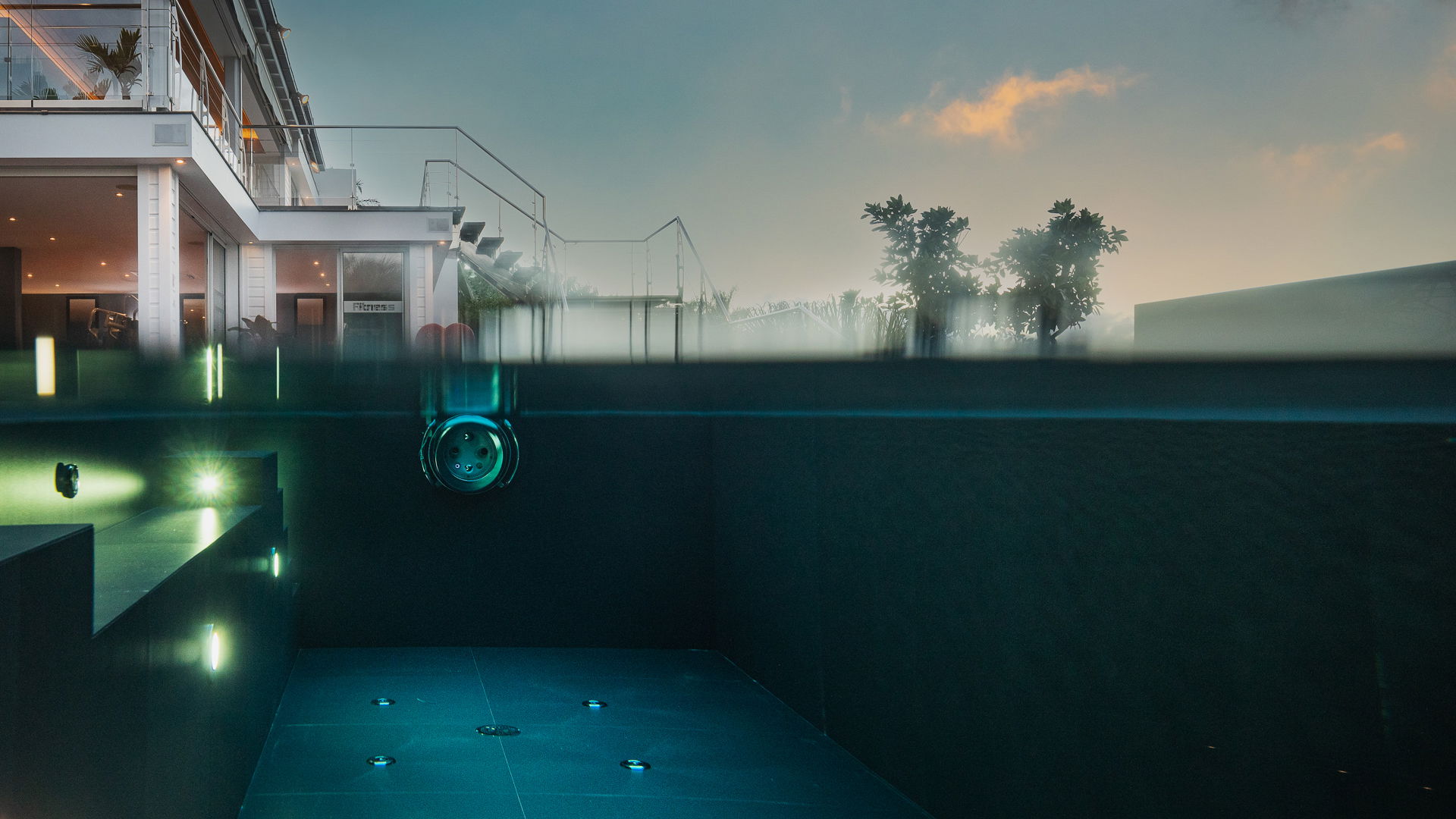 POOL & TERRACE