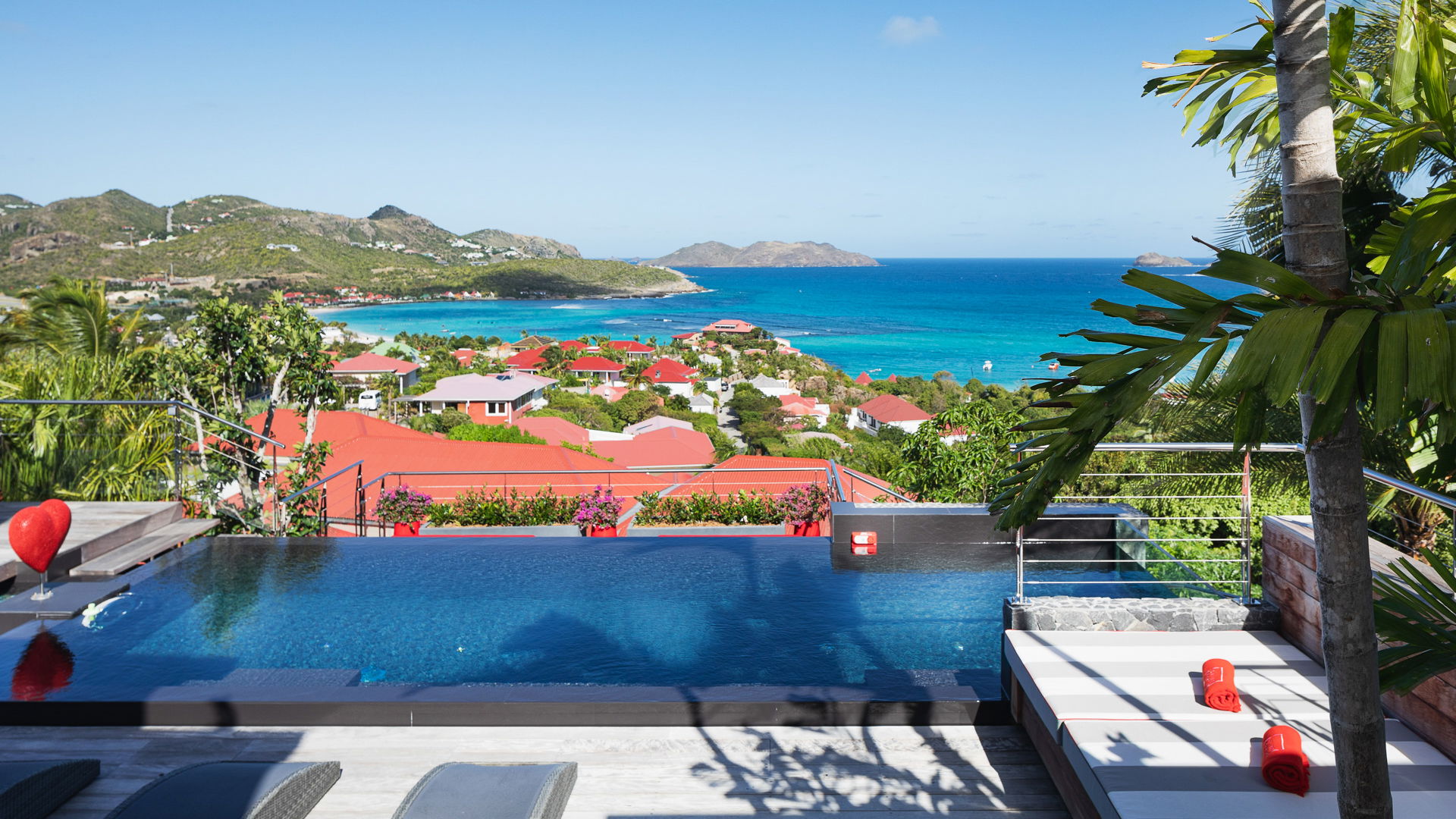 POOL & TERRACE