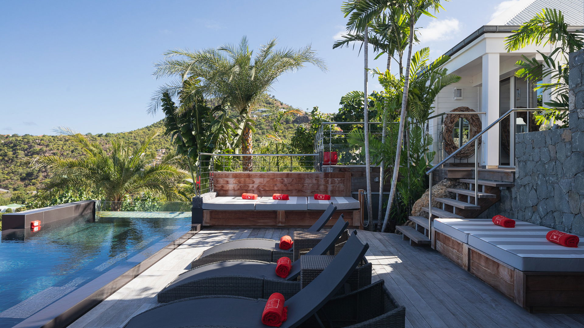 POOL & TERRACE