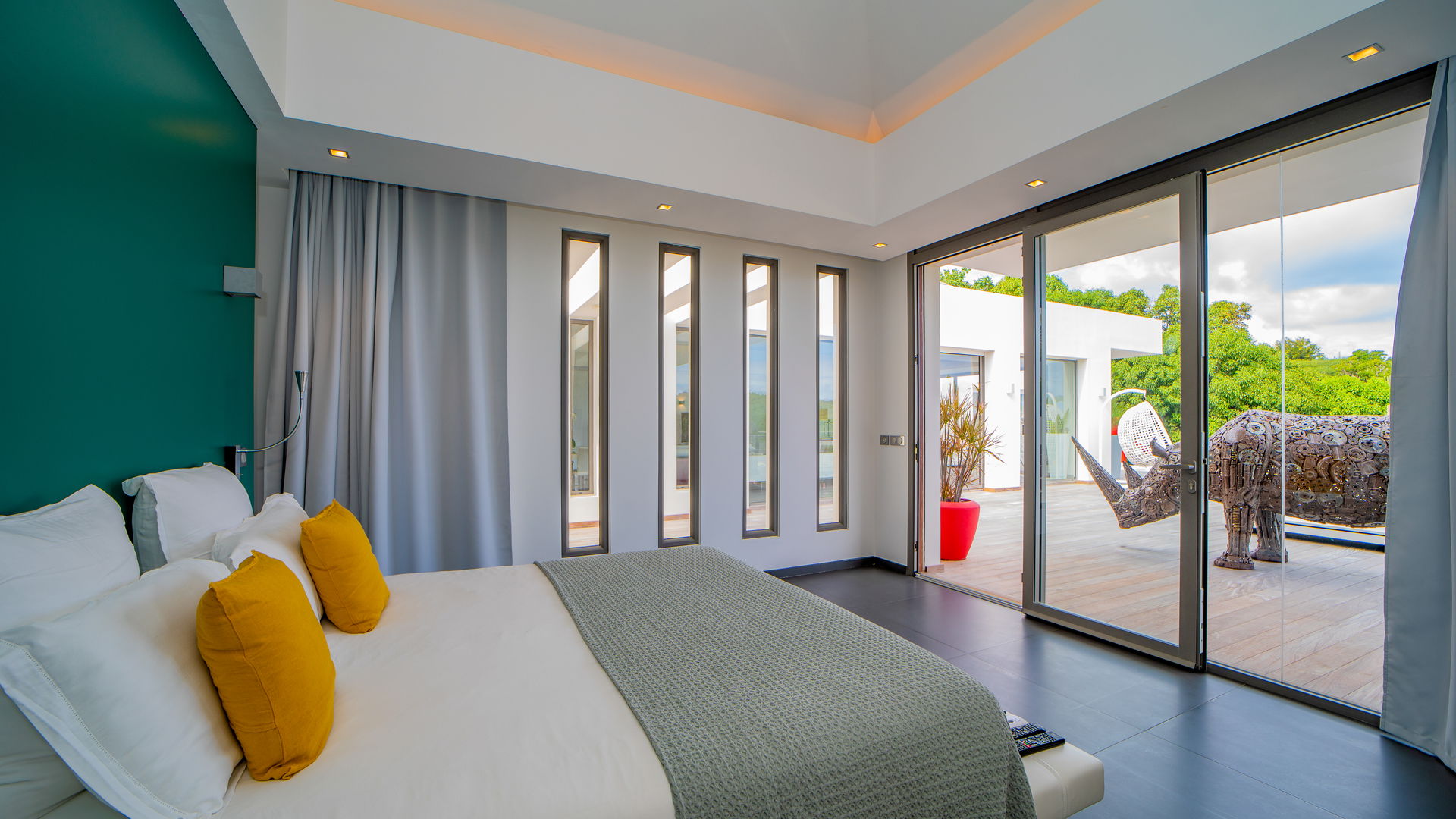 BEDROOM 2
