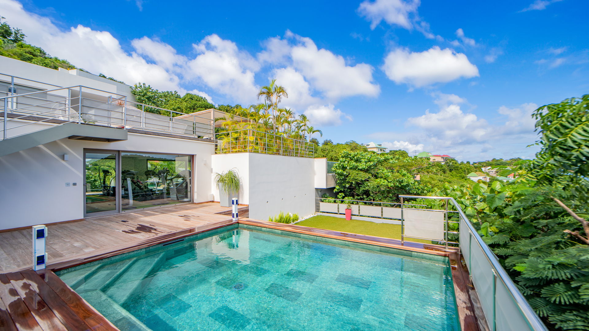 JACUZZI & KIDS POOL