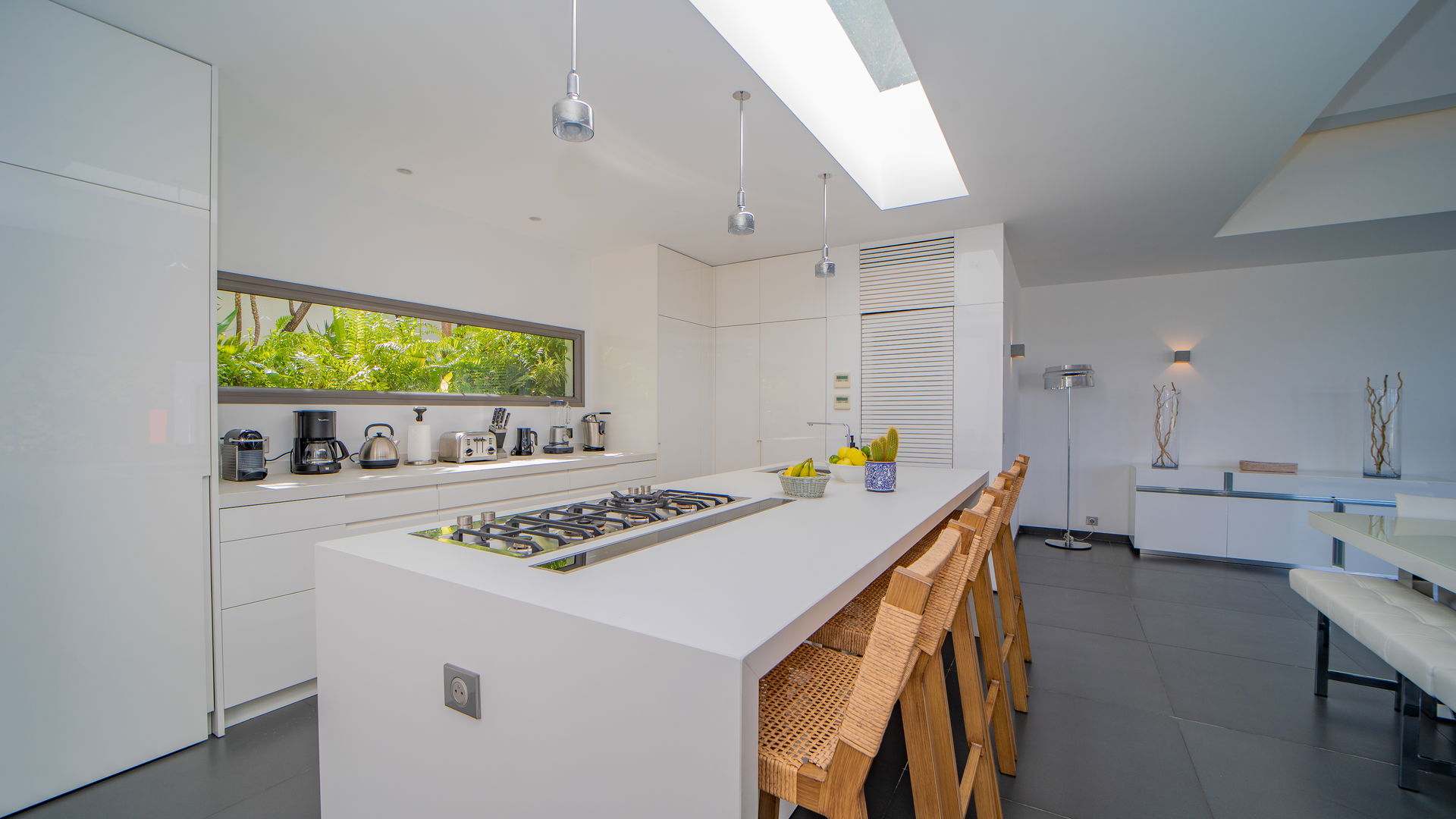 KITCHEN & DINING AREA