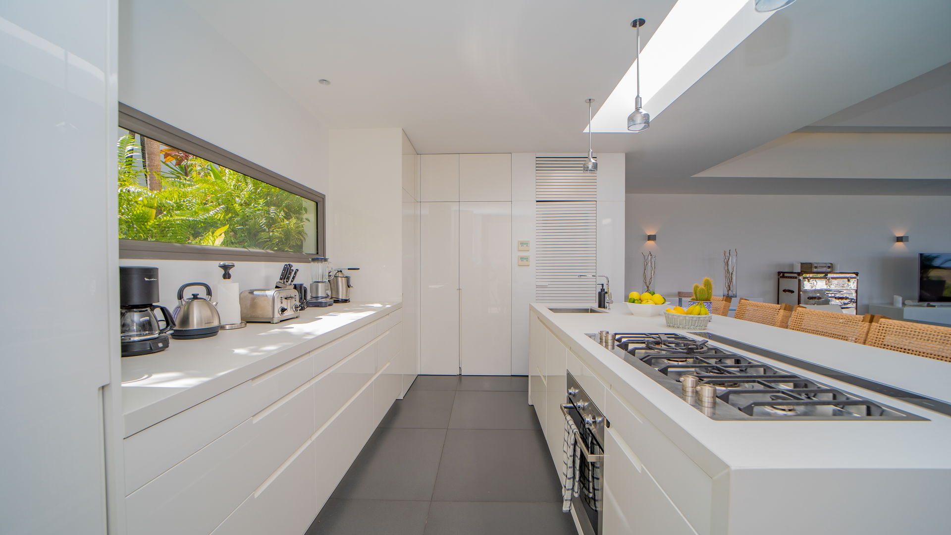KITCHEN & DINING AREA