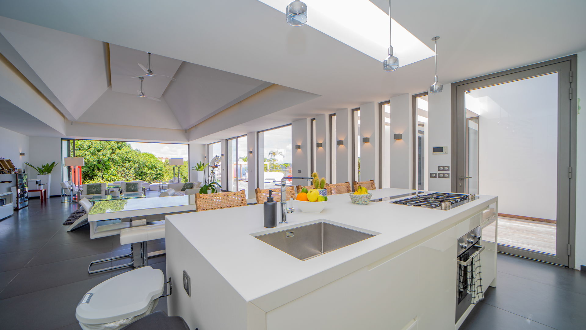 KITCHEN & DINING AREA