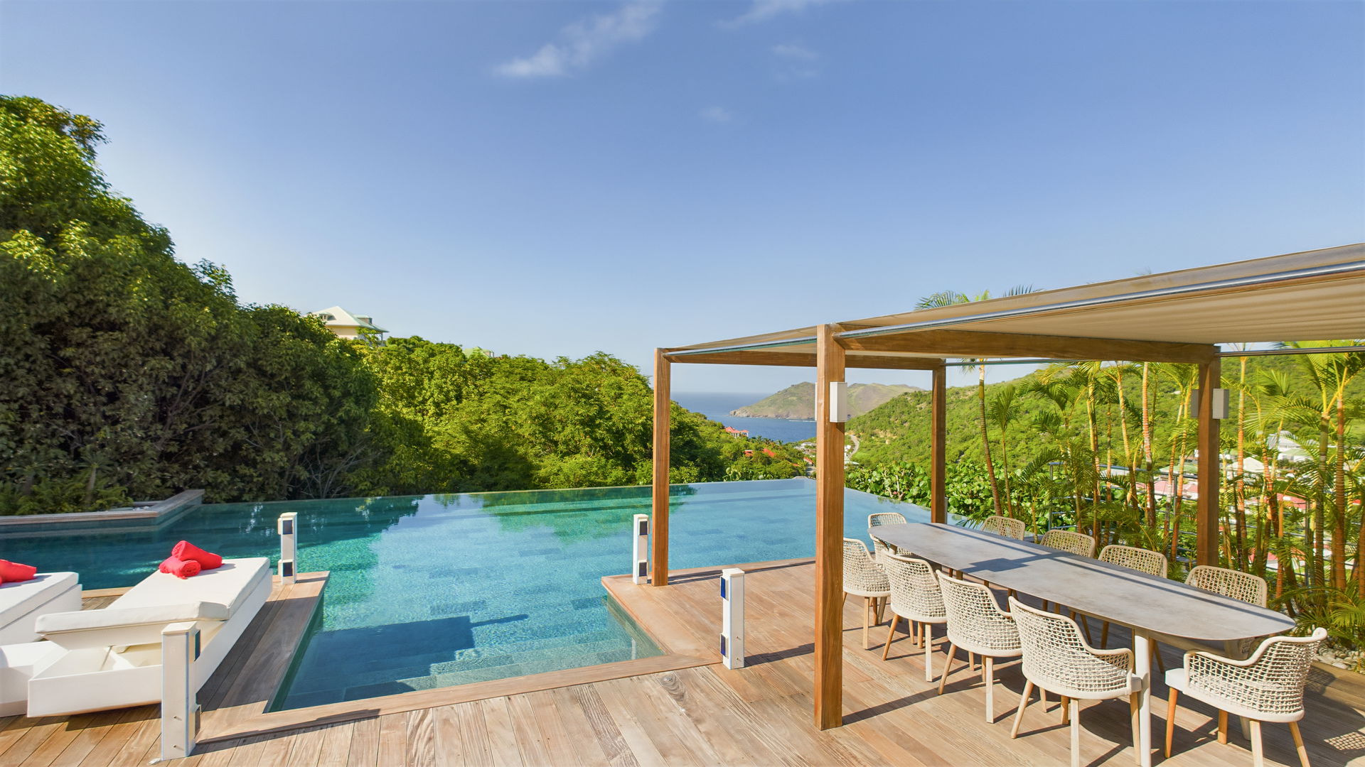 POOL & TERRACE
