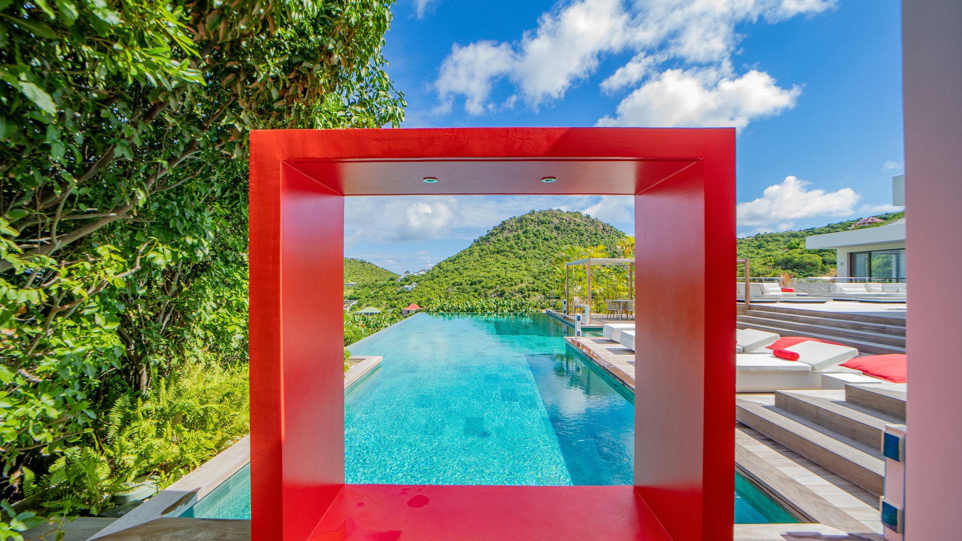 POOL & TERRACE