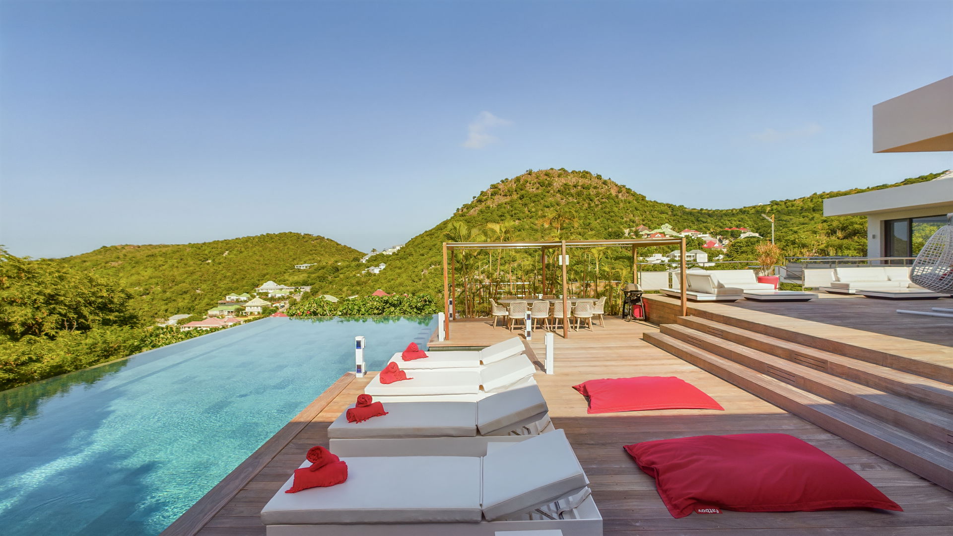 POOL & TERRACE
