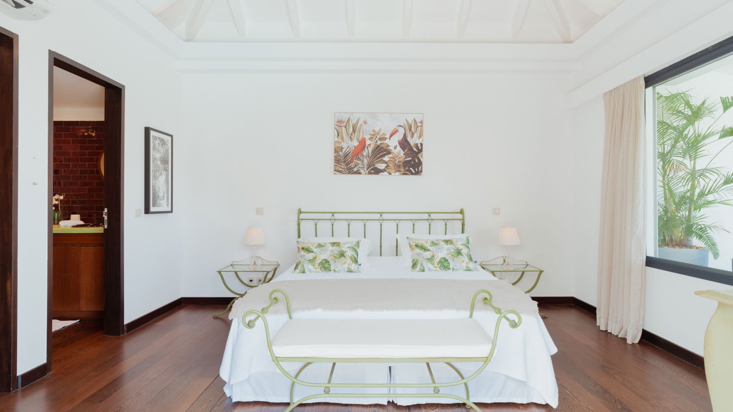 BEDROOM 2