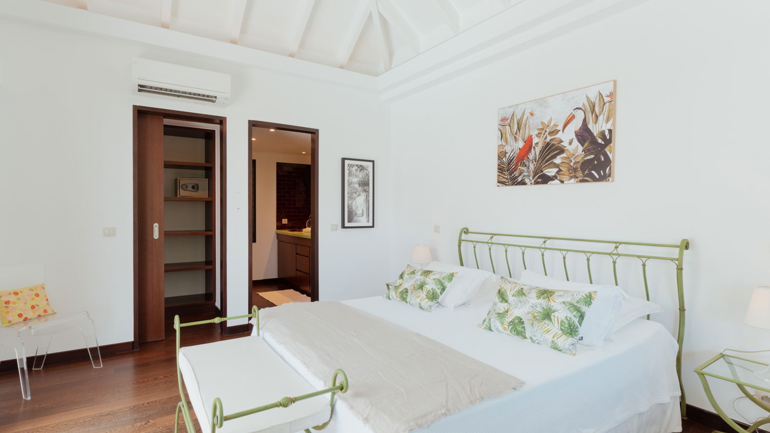 BEDROOM 2