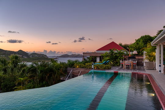 VILLA MAISON ROUGE BY NIGHT 1
