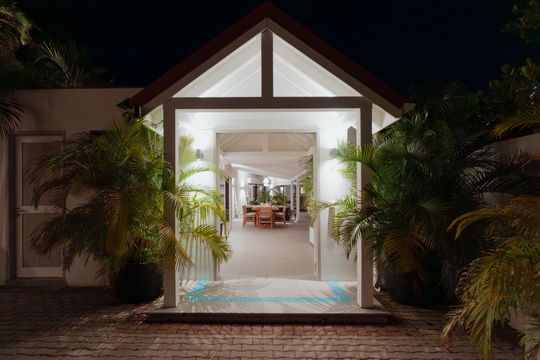 VILLA MAISON ROUGE BY NIGHT 2