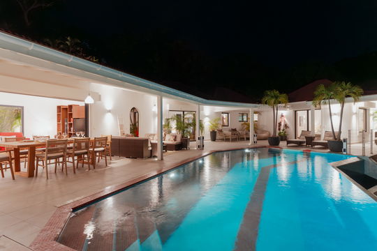 VILLA MAISON ROUGE BY NIGHT 4
