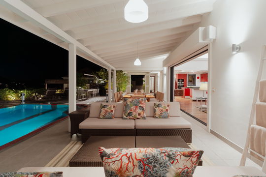VILLA MAISON ROUGE BY NIGHT 7