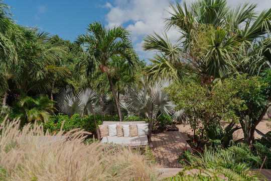 VILLA MAISON ROUGE OUTDOOR LOUNGE AREA 8