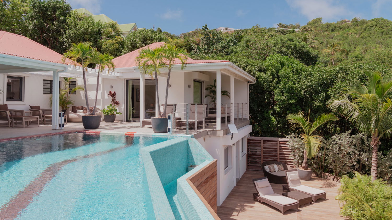 POOL & TERRACE