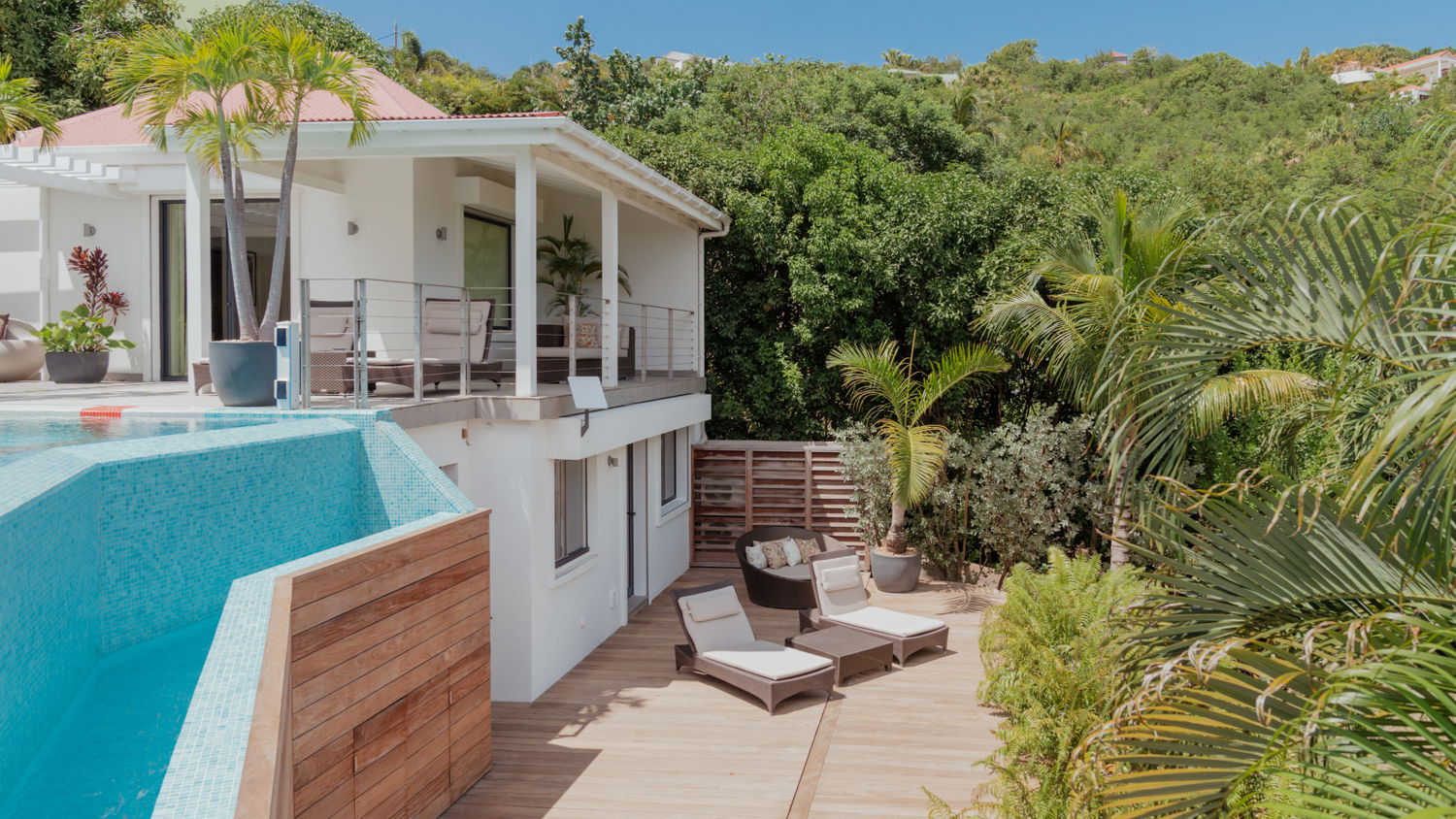 POOL & TERRACE